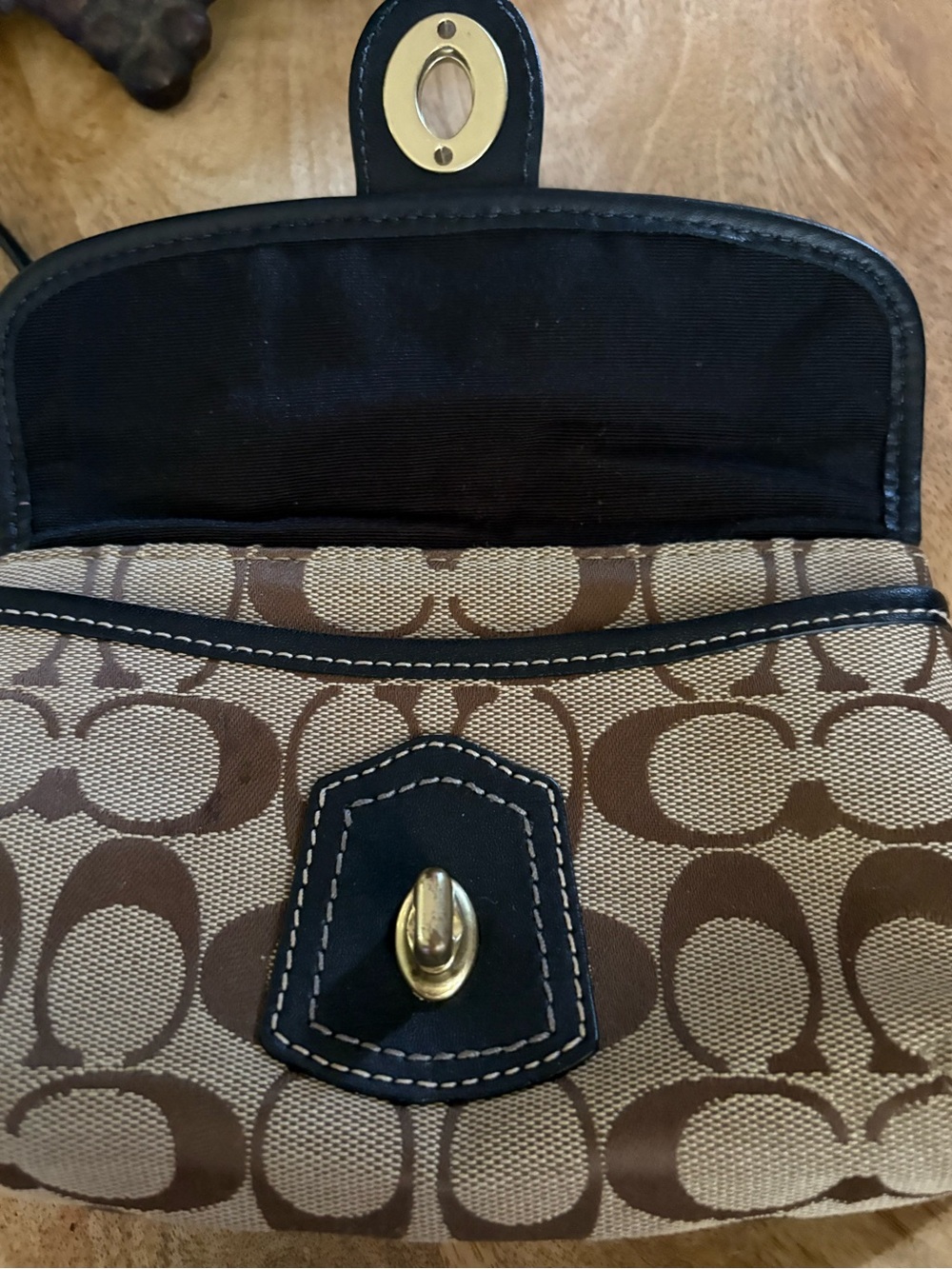 Coach Signature C Canvas Wristlet purse in Khaki and Brown w gold turnlock. - Picture 6 of 8